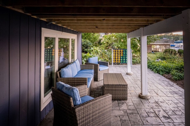 Building Photo - 184 Grand Ave