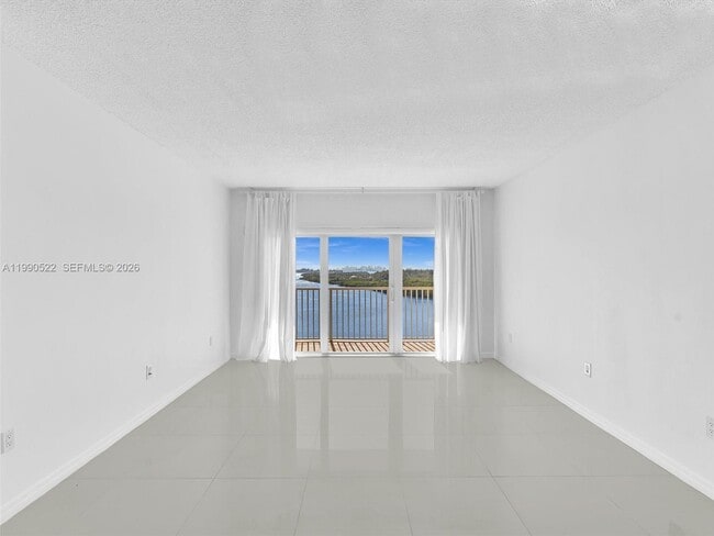 Building Photo - 300 Bayview Dr