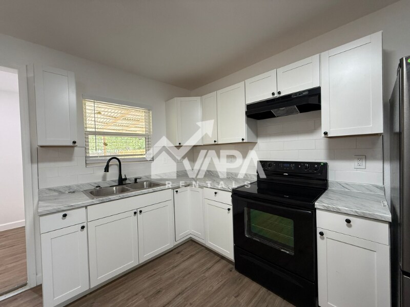 Building Photo - 315 Weizmann St