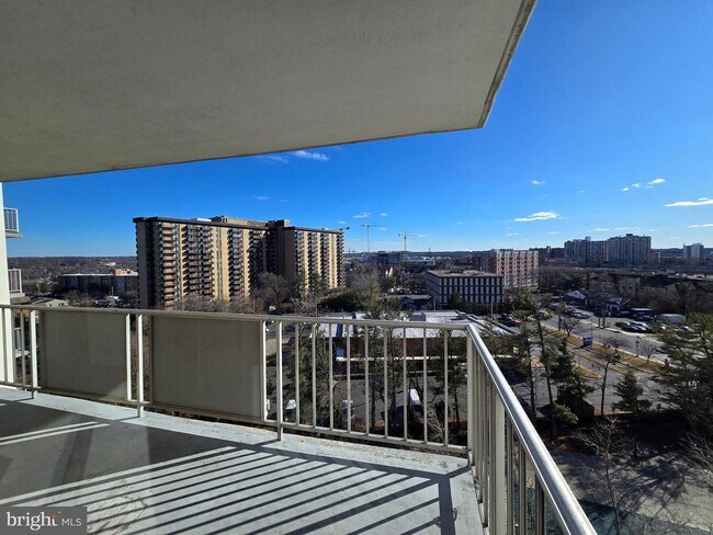 Building Photo - 301 N Beauregard St