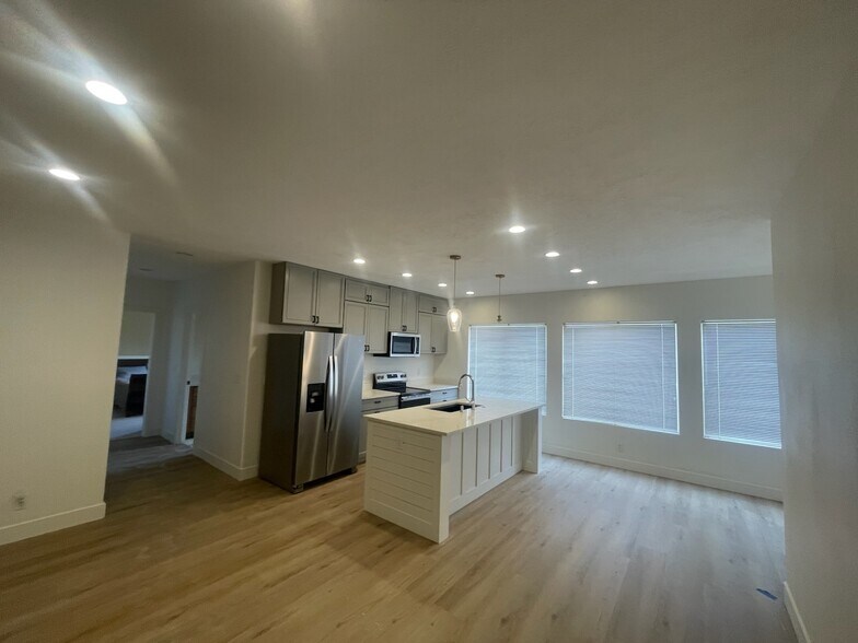 Building Photo - 222 W Golden Eagle Cir