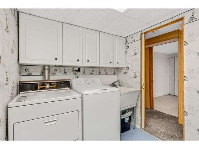 Building Photo - 2331 W Medicine Lake Dr