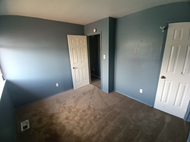 Building Photo - 3 bedroom, 2.5 bath single family home in ...