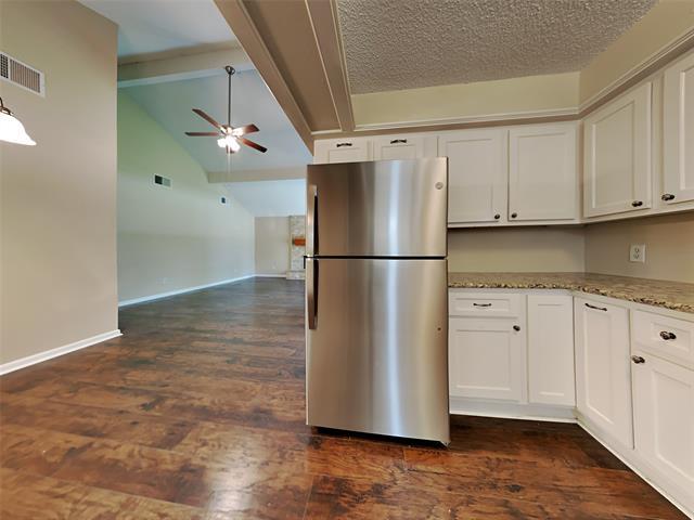 Building Photo - 3411 Old Oaks Dr