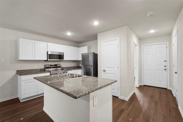 Building Photo - 2208 Sayle St