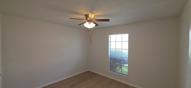 Building Photo - Beautifully remodeled first-floor condo with 2 bed & 2 bath