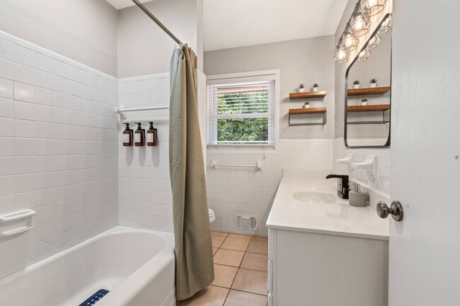 Building Photo - 1618 Cooper Lake Rd SE