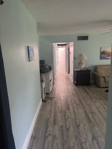 Building Photo - 150 Pineview Rd