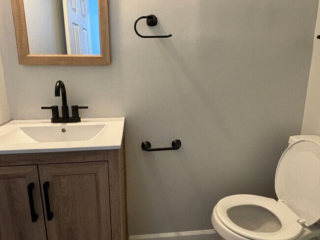 Building Photo - 1338 Barth Ave