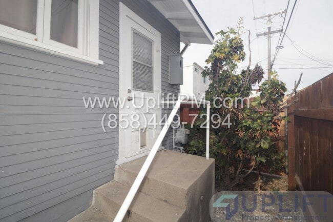 Building Photo - 35th St (4745-4749)