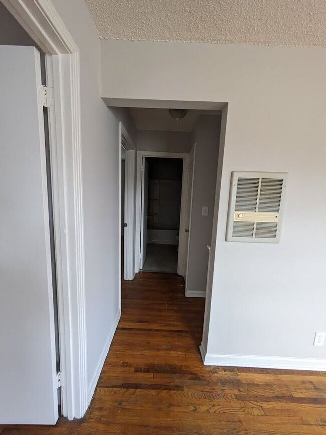 Building Photo - Martha Lane-414