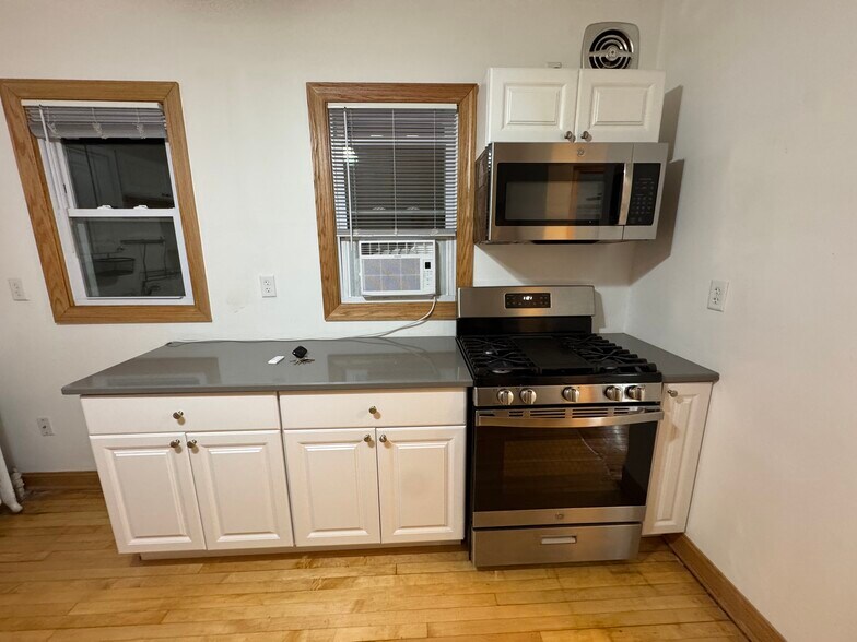 Building Photo - 3078 S Kinnickinnic Ave