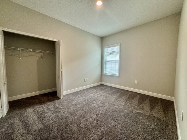Building Photo - ***HALF OFF FIRST MONTH'S RENT FOR LEASE S...