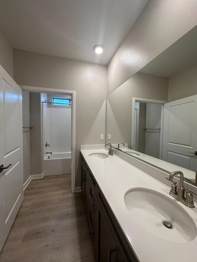 Building Photo - 2055 Woolem Pl