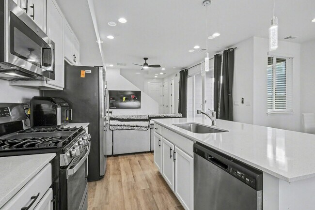 Building Photo - 8731 Snake River St