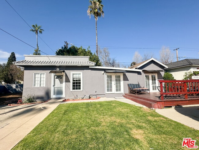 Building Photo - 1413 Paloma St