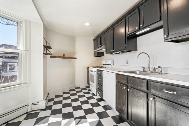 Building Photo - 28 Chestnut St