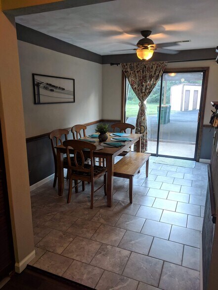 Building Photo - 833 Nowland Ct