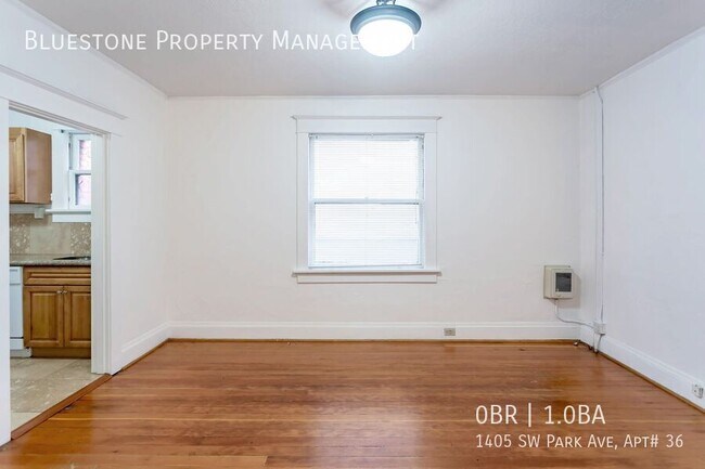 Building Photo - 1405 SW Park Ave