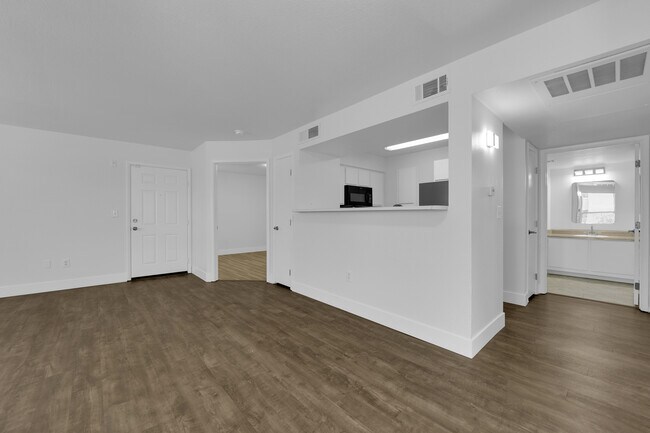 Building Photo - 8101 W Flamingo Rd