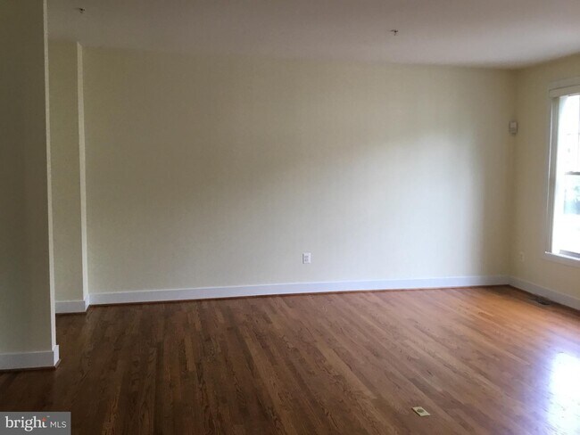 Building Photo - 13312 Sheffield Manor Dr