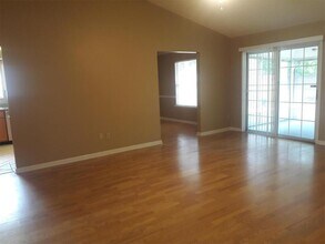 Building Photo - 3 bedroom in Jacksonville FL 32210