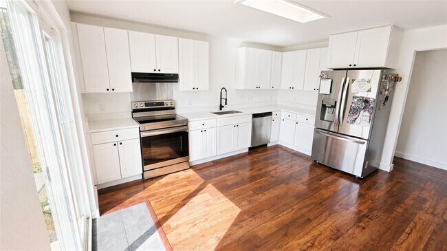 Building Photo - 1405 Sheltie Ln