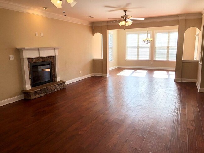 Building Photo - 226 Sandleton Way