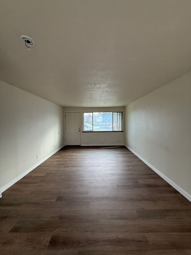 Building Photo - 1206zi-S