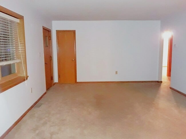 Building Photo - 724 Wisconsin St