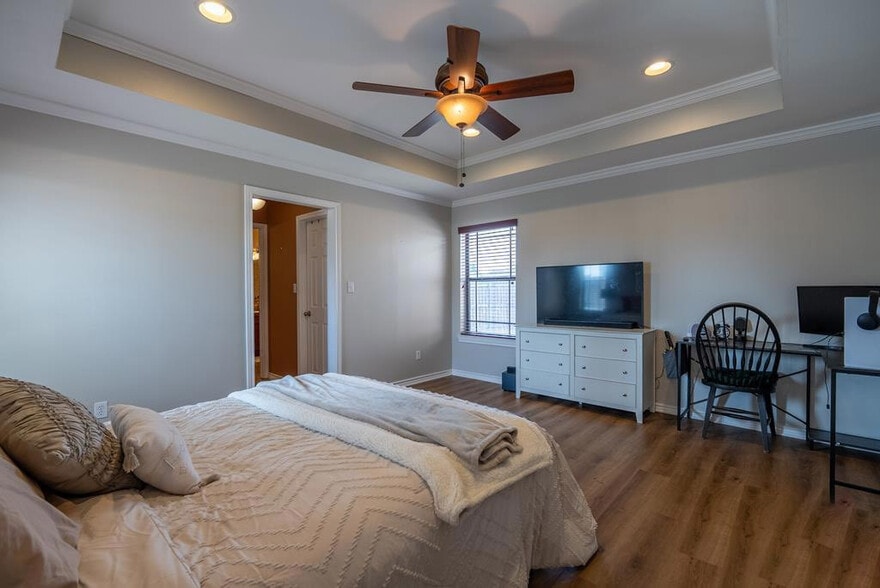 Building Photo - 6013 Stratford Ave