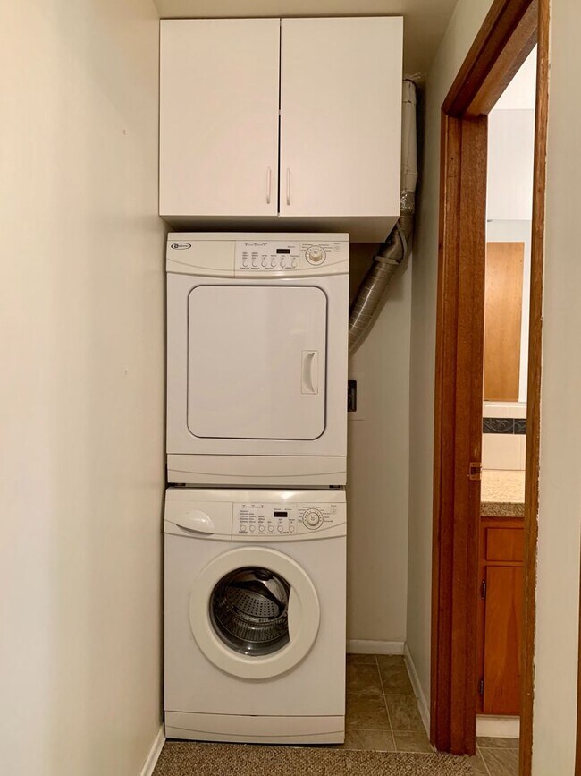 Building Photo - Cozy and Private Two Bedroom in Queen Anne-parking included!