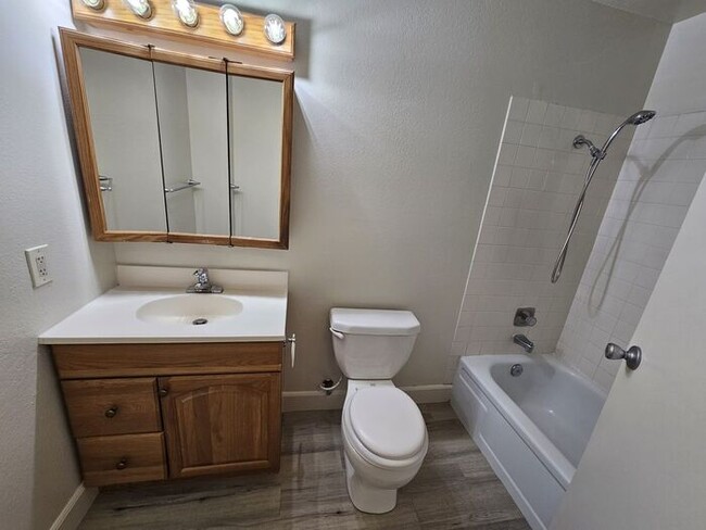 Building Photo - 3 Bedroom 2 Bath 2 Car Garage home in the ...