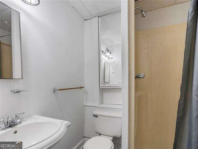 Building Photo - Atlanta Rental with Space, Style & Unbeatable Location