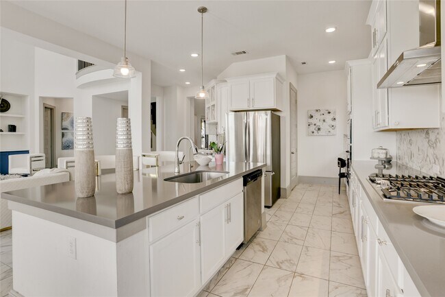 Building Photo - 1922 Pleasant Grove Dr