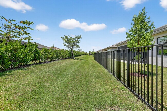 Building Photo - 12522 SW Emerald Estuary Ter