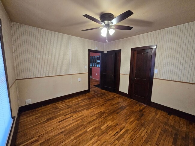 Building Photo - 2-bedroom Bungalow with Spacious Kitchen, Large Covered Porch and Large Garage