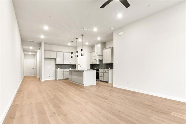 Building Photo - 604 Tall Grass Trl