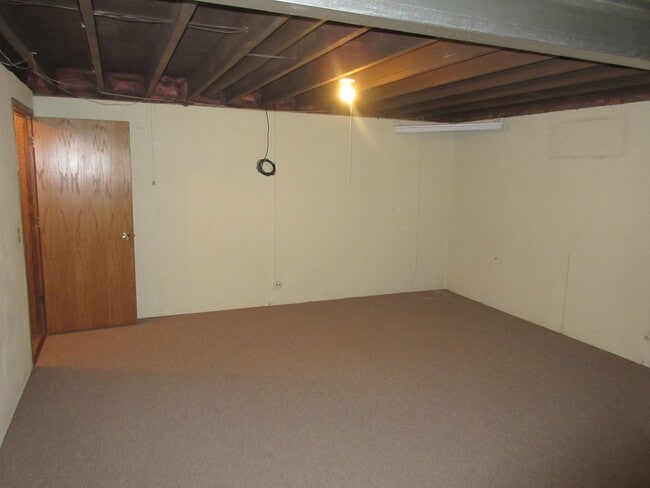 Building Photo - House in Janesville