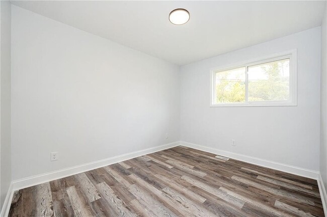 Building Photo - 3801 Hogan Rd SW