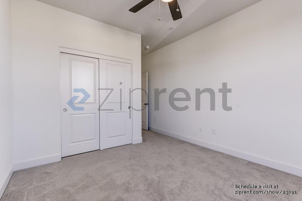 Building Photo - Unit