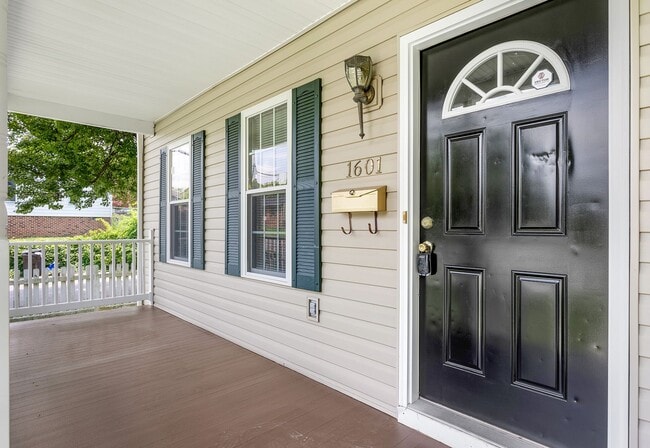 Building Photo - BEAUTIFUL NEWER SINGLE FAMILY HOME NEAR VCU