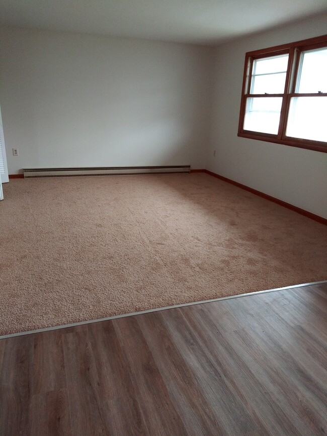 Building Photo - 628 Sunflower Dr