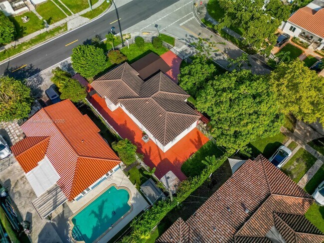 Building Photo - 6150 SW 15th St