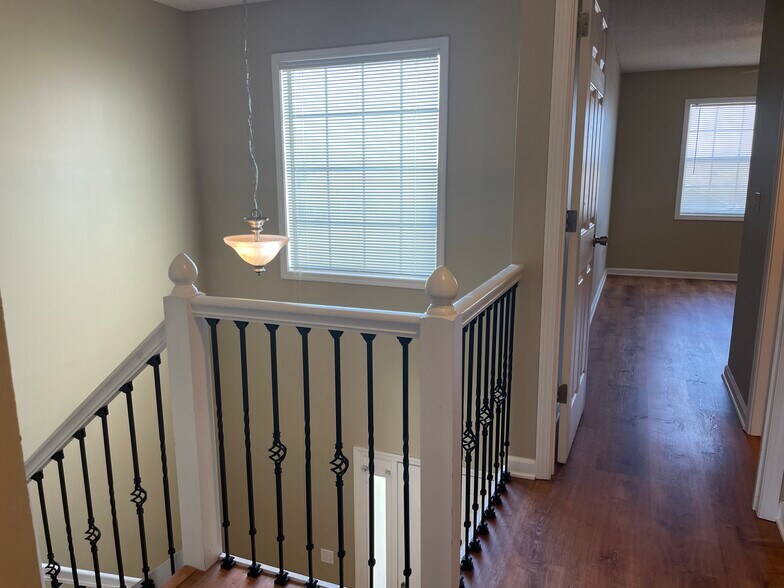 Building Photo - 231 Wakefield Way