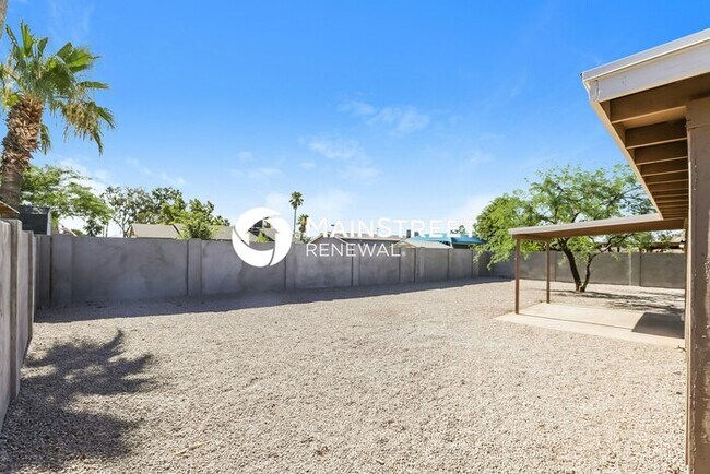 Building Photo - 4 Bedroom Pet-Friendly Home in Phoenix, AZ...
