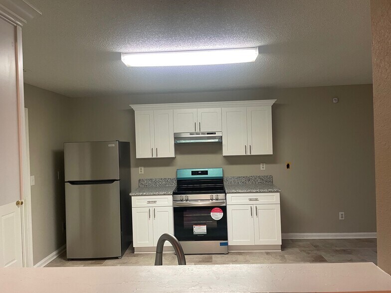 Building Photo - 6350 Klondike River Rd