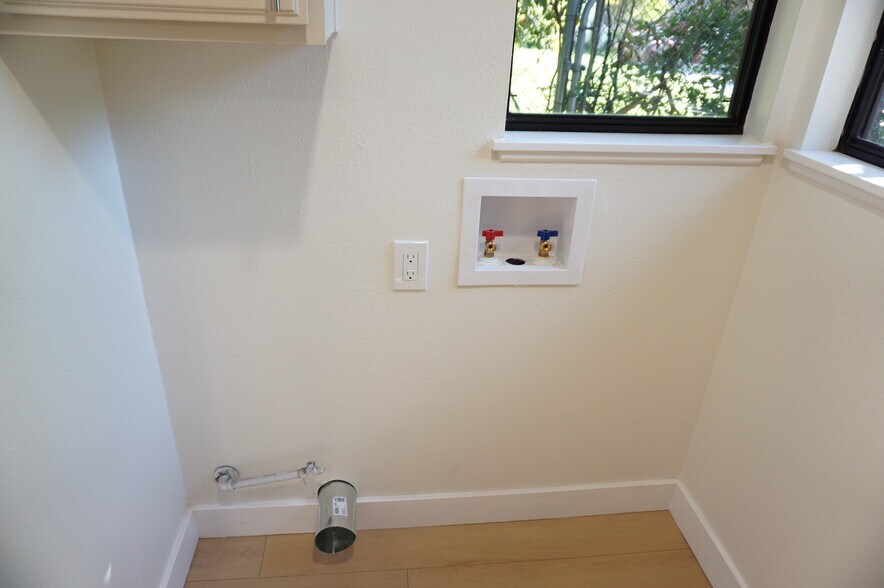 Building Photo - 3948 Pennsylvania Ave