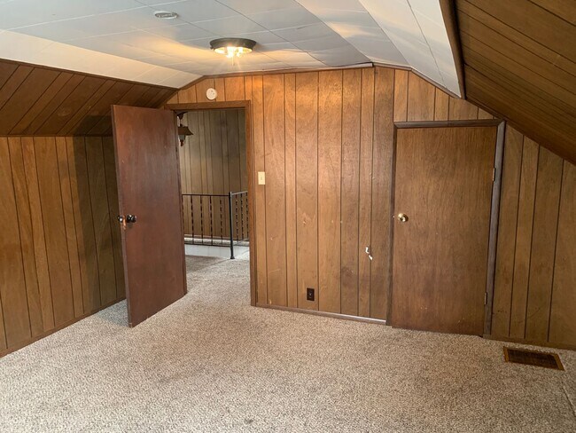 Building Photo - 4-bedroom house for RENT