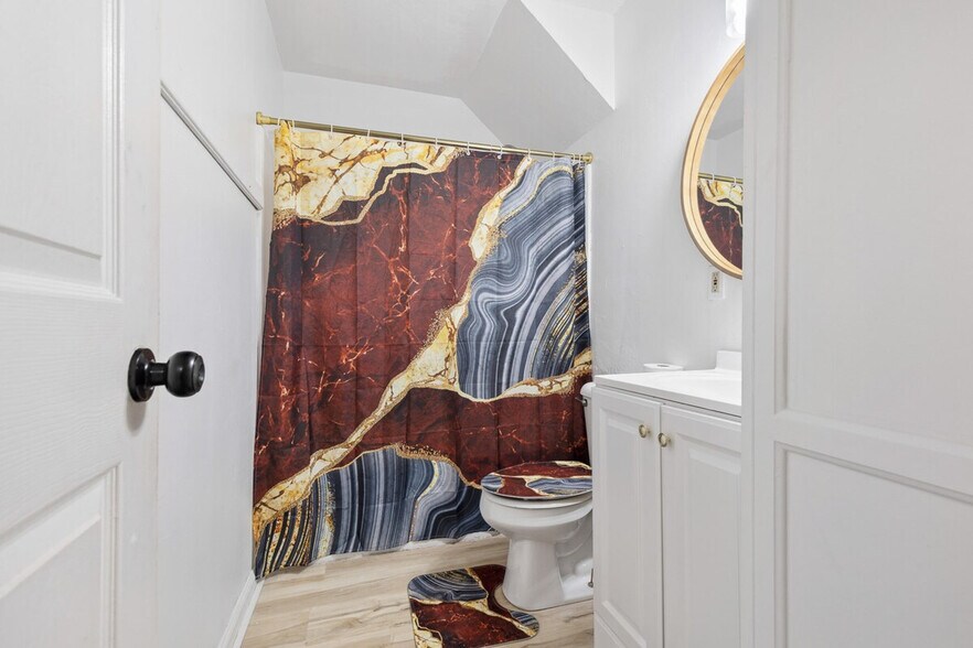 Building Photo - 1335 Nylic St